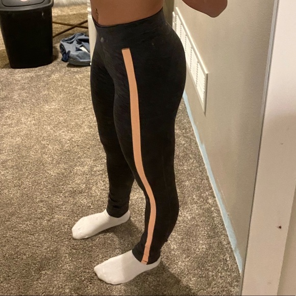 Women’s under armor gray/peach leggings-small - Picture 3 of 4